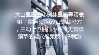 漂亮双马尾粉嫩嫩小美女玩的真疯狂，在酒店和两个男的聚会，苗条精致肉体压上去啪啪猛烈进出不停呻吟